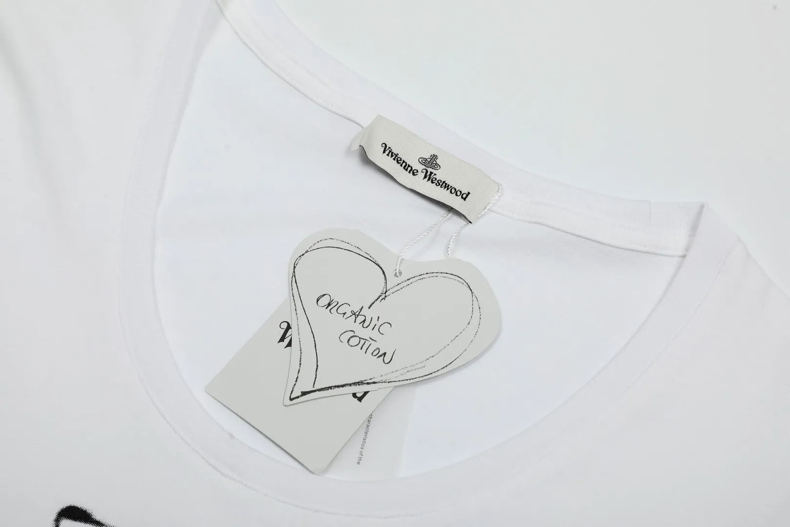 VIVI997# "Top hot style" vivienne west wood Queen Mother West U-neck big T short sleeves 2025 top hot style 220g 32 count high-density double yarn pure cotton, comfortable fabric The upper body effect is good-looking, and the rate of turning heads is high Size: XS-L Color: White Black